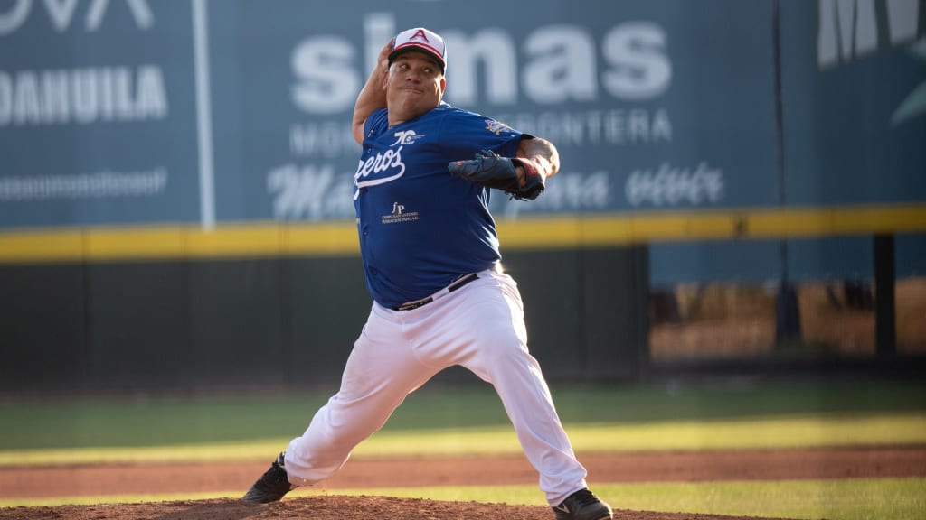 Addison Russell and Bartolo Colon Sign with the Acereros de